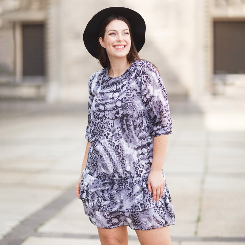 Дамска лилава рокля с релеф