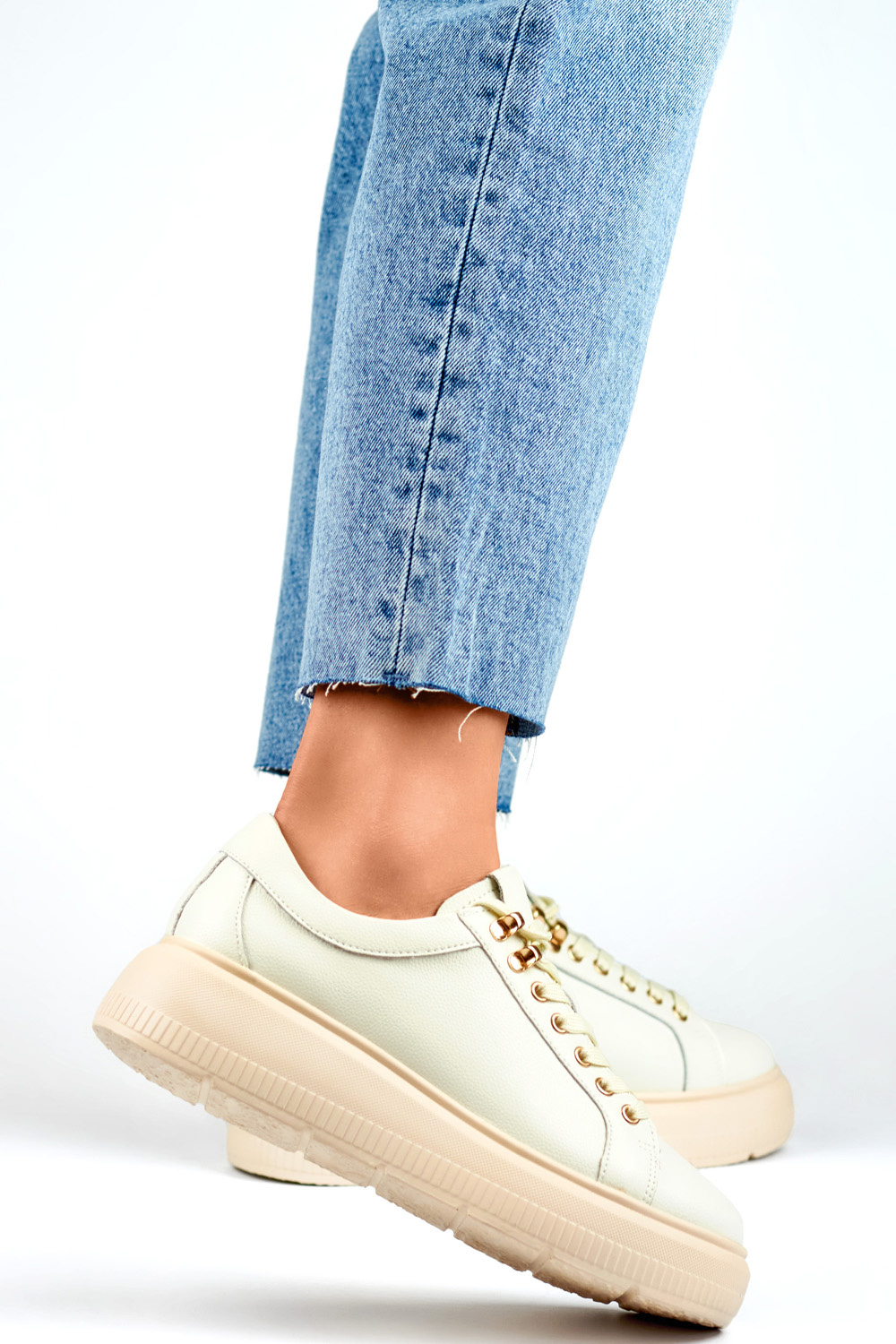 primohurt Beżowe skórzane buty damskie wiązane na platformie