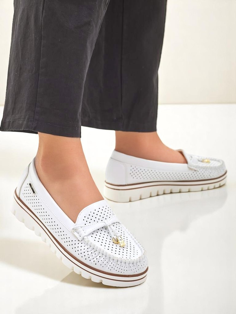 Resti Womens perforated moccasins Elissas