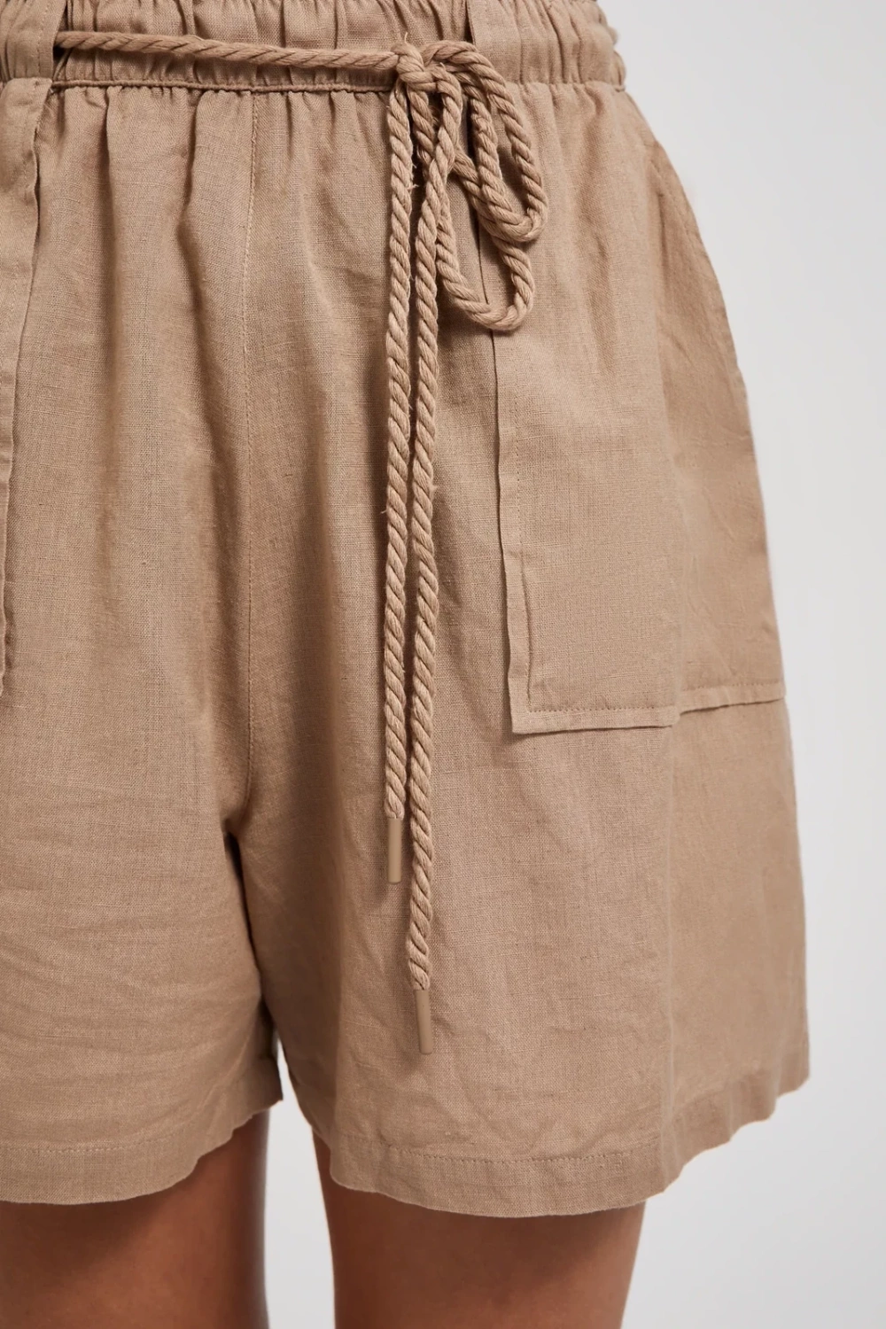 Women&#039;s linen shorts MOODO - light brown