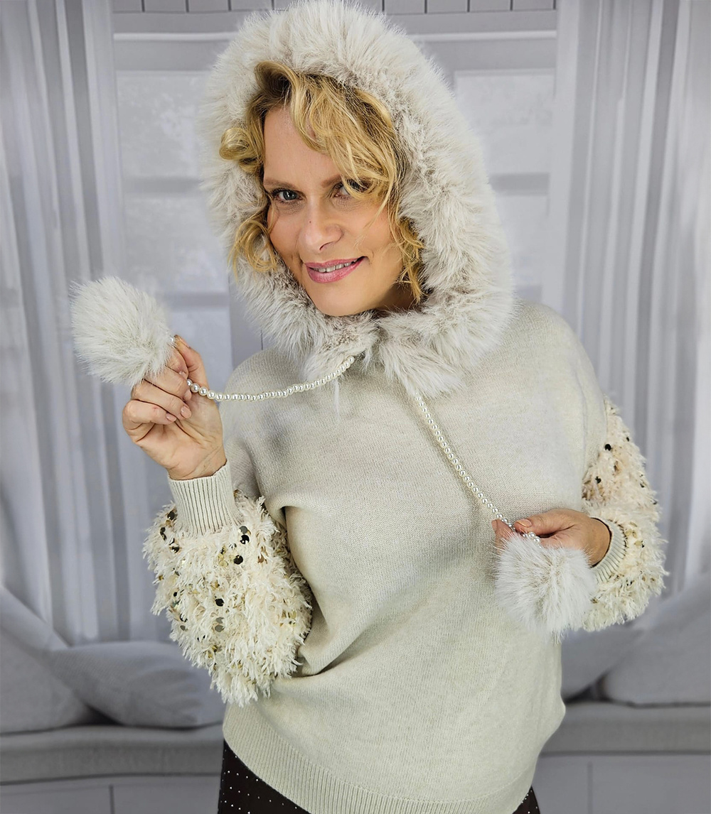 Pri Warm sweater sweatshirt with hood, detachable fur and feathers BOMBAY