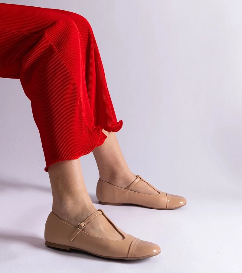 Gemre Balerini bej cu vârf lăcuit cu cataramă Gloriana