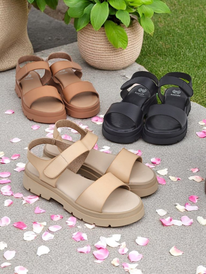 Resti Royal Fashion Women&#039;s Otvanna sandals with a thick sole
