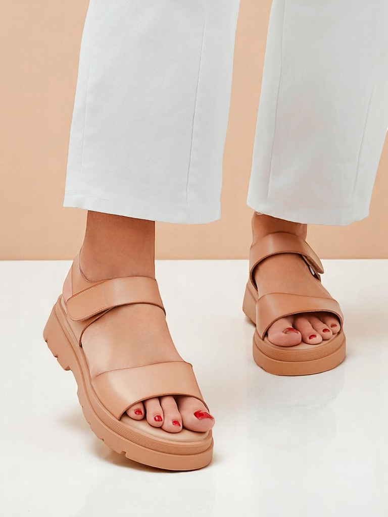 Resti Royal Fashion Women's Otvanna sandals with a thick sole