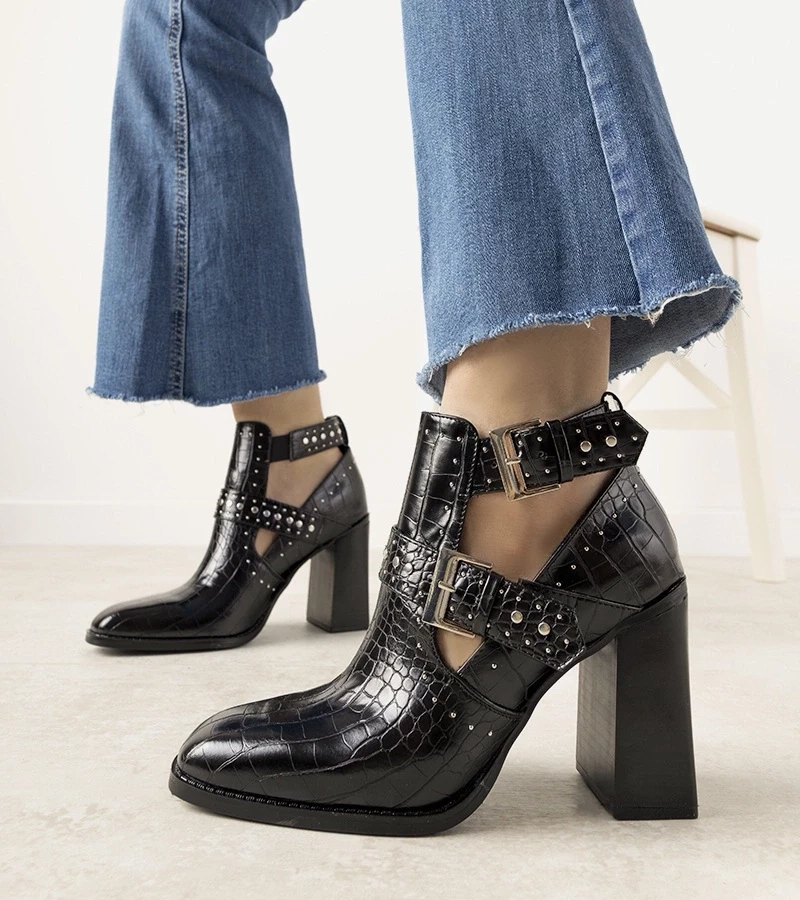 D/CEO Black boots Wonderful