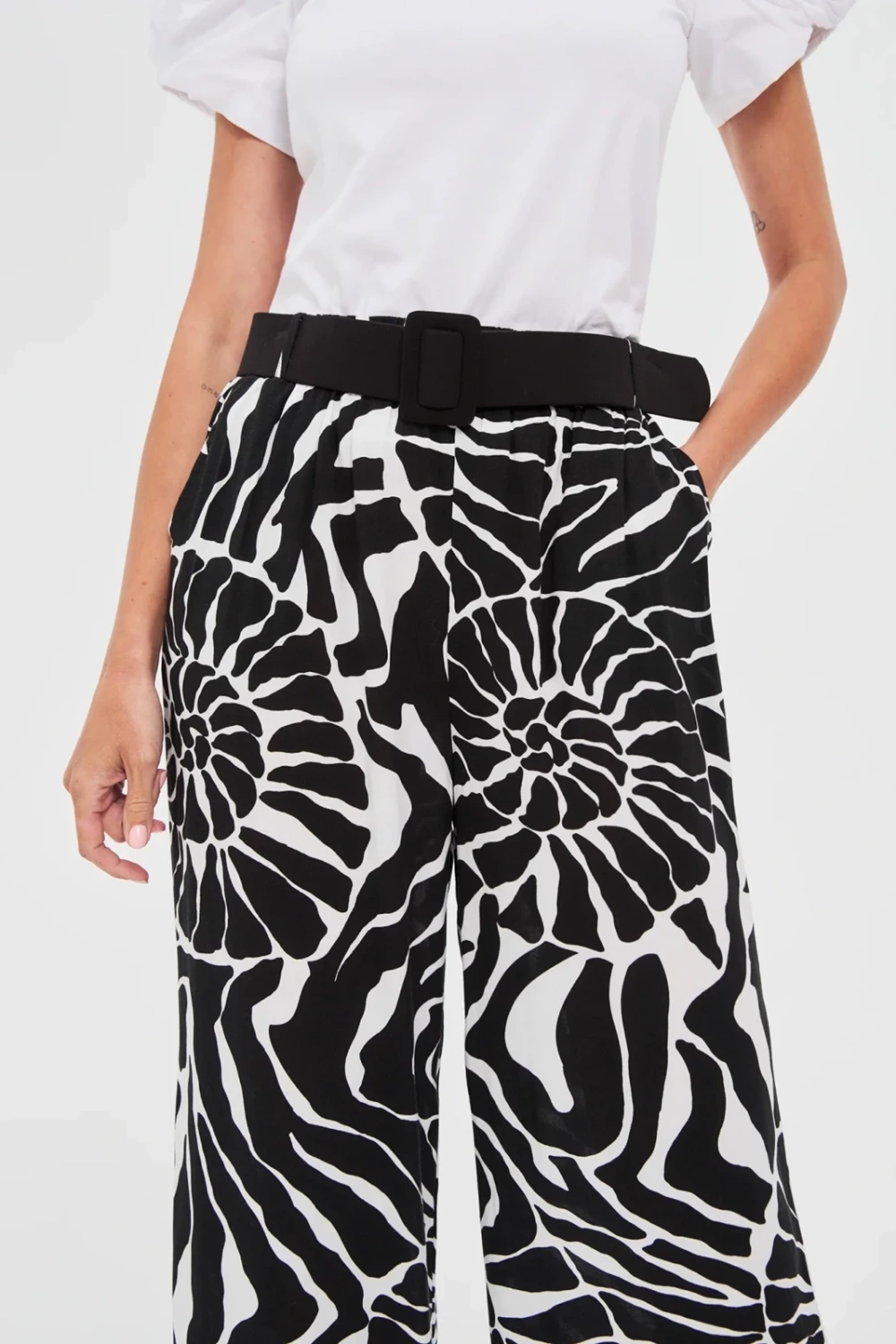 Marisse Viscose Trousers With A Belt, Black