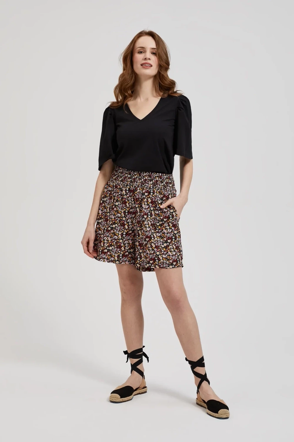 Women&#039;s shorts with floral pattern MOODO - black
