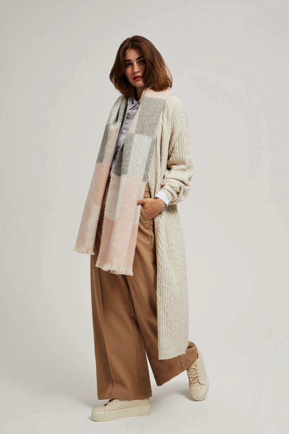 Marisse Powder Pink Checkered Scarf With Frayed Edge
