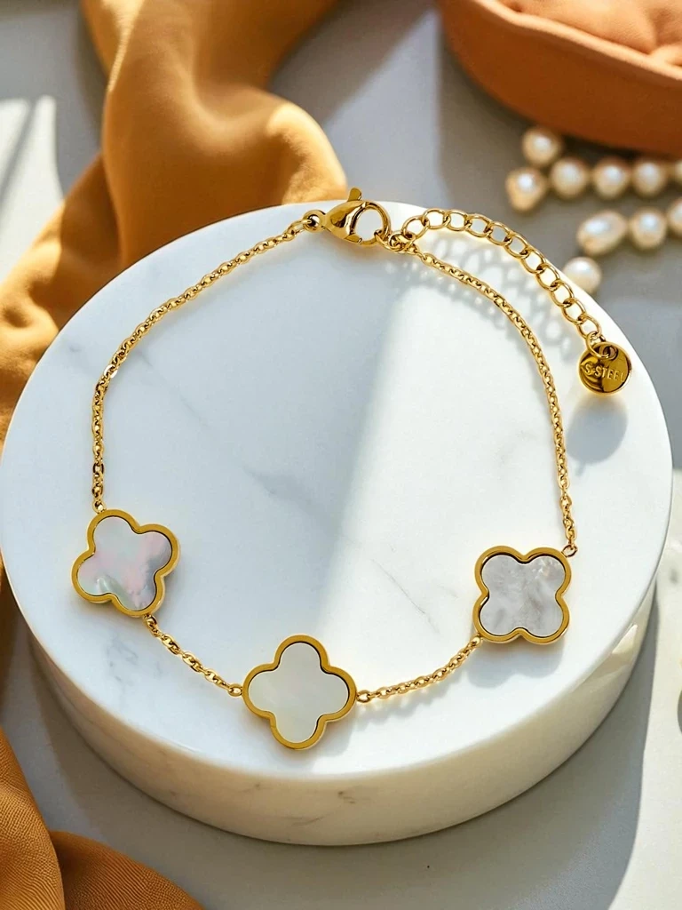 Гривна Resti Callisto Nero с флорален мотив