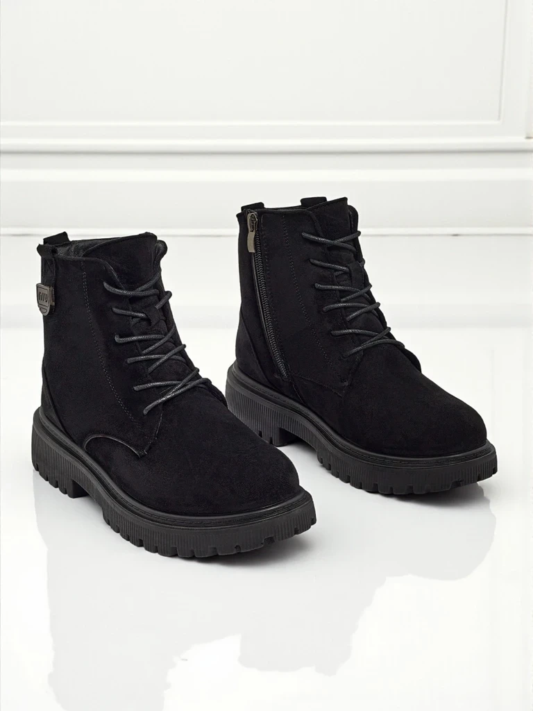 Čierne členkové workery