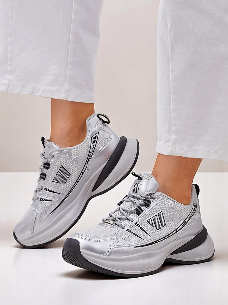 Resti Women's sporty sneakers on a thicker sole Roality