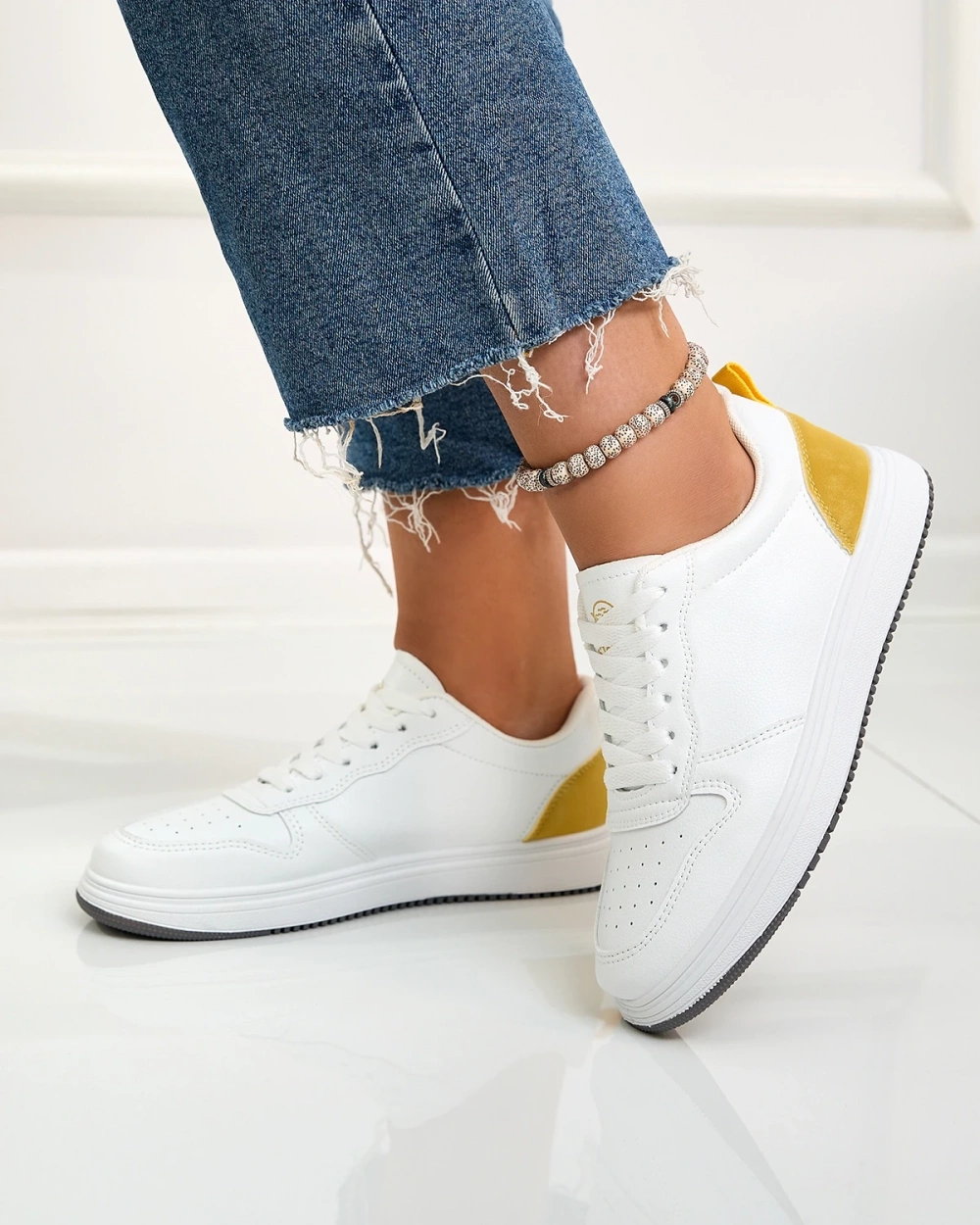 Resti White and yellow classic sports shoes Colorburst Classics