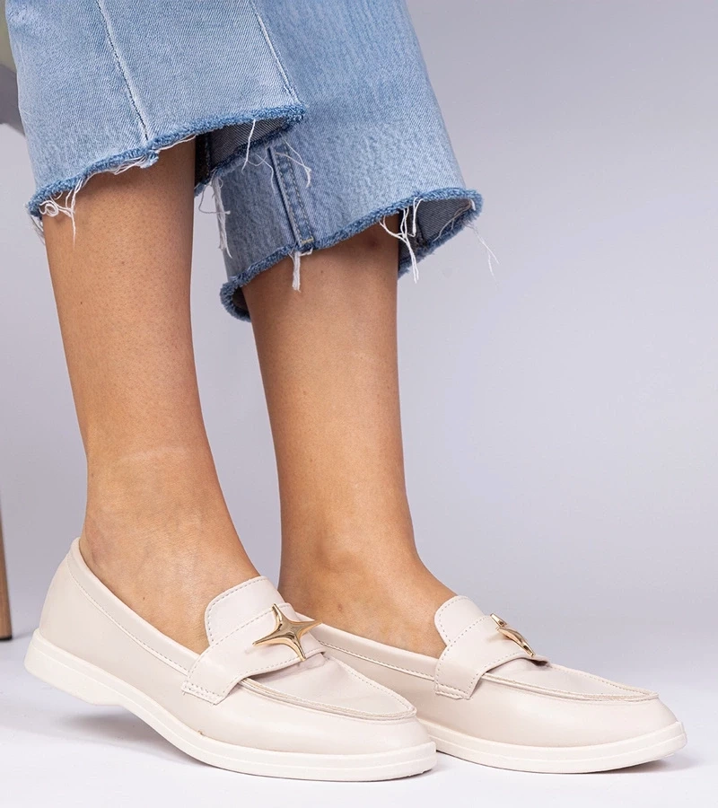 Gemre Mocasini bej pentru femei cu ornament auriu Senna