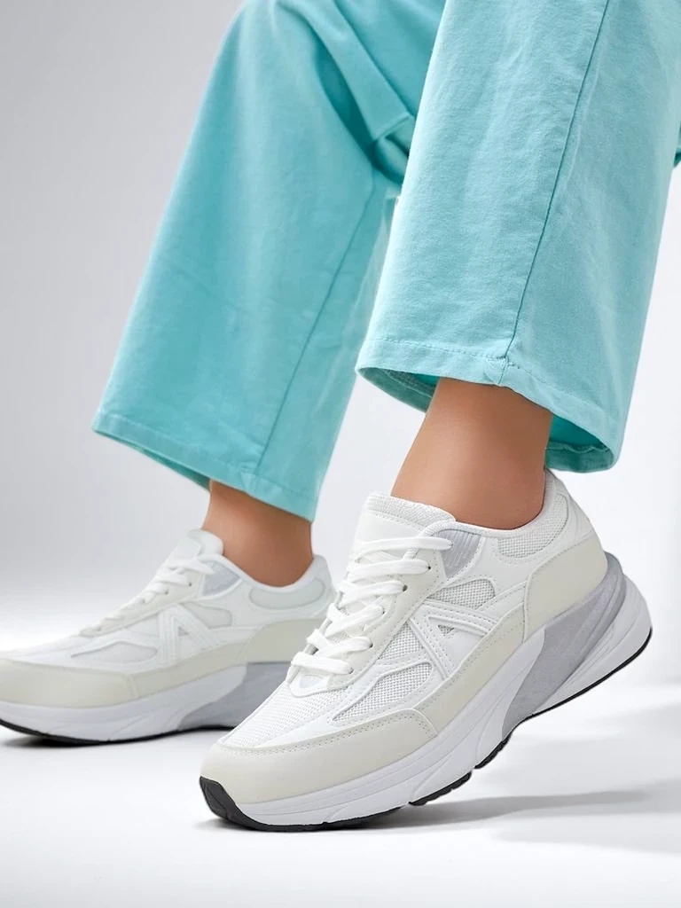 Resti Women's sports sneakers on a thicker sole Moderax