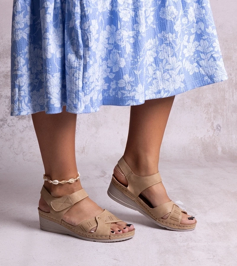 Gemre Sandale maro cu platformă joasă Kirane