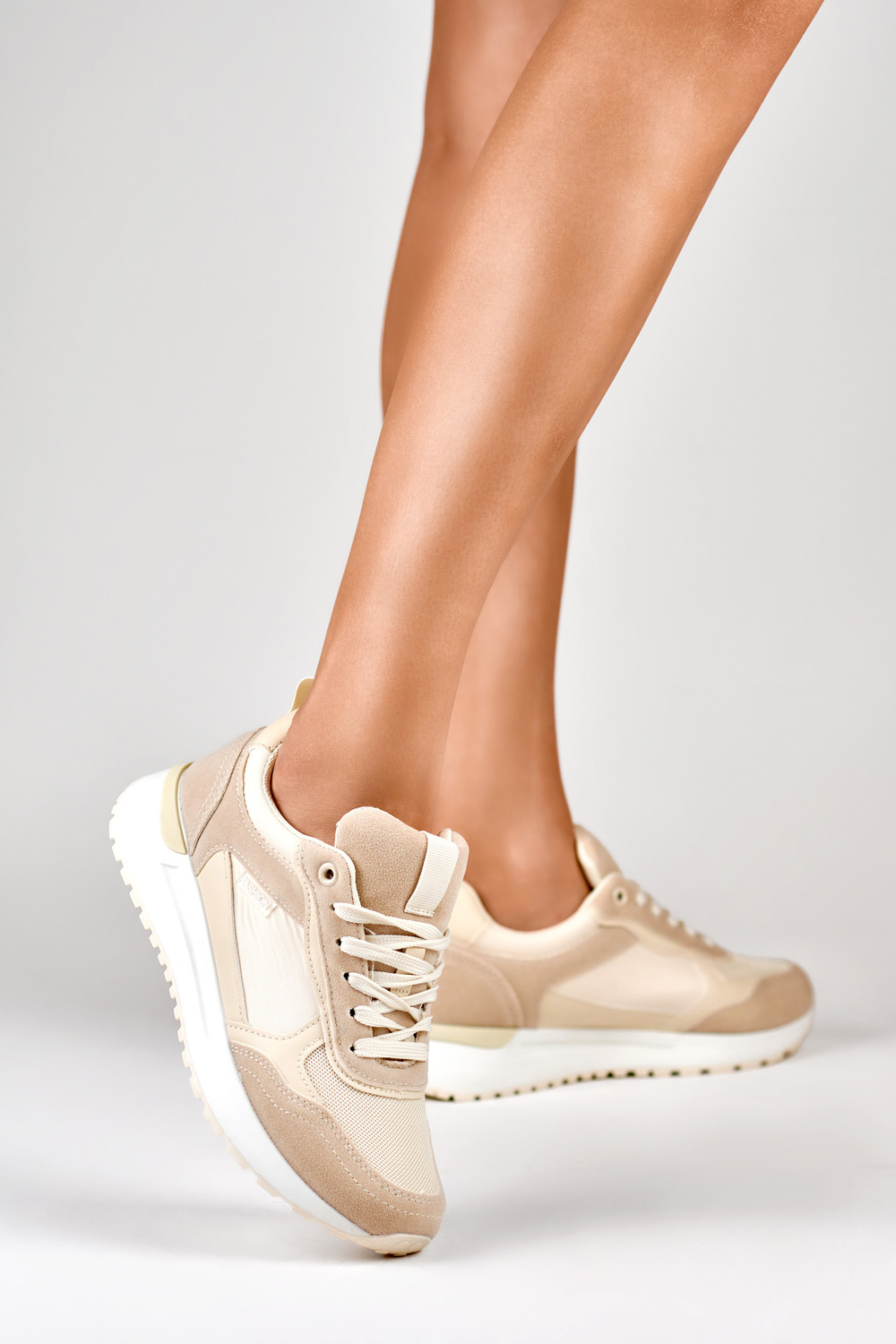 primohurt Beżowe buty sportowe damskie z jasną podeszwą