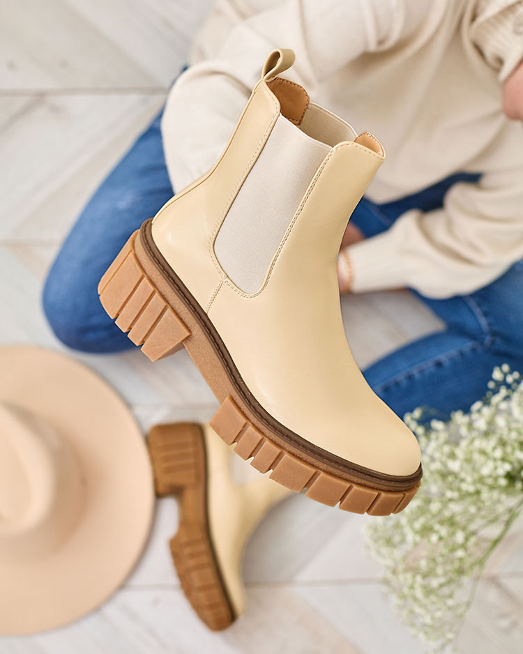 Resti Beige women&#039;s boots on a solid sole Eferope