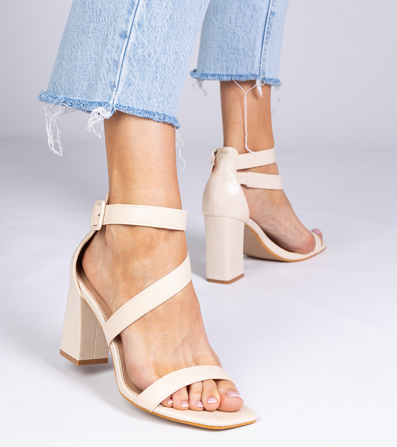 marka niezdefiniowana Beige block heel sandals with buckle Runaz