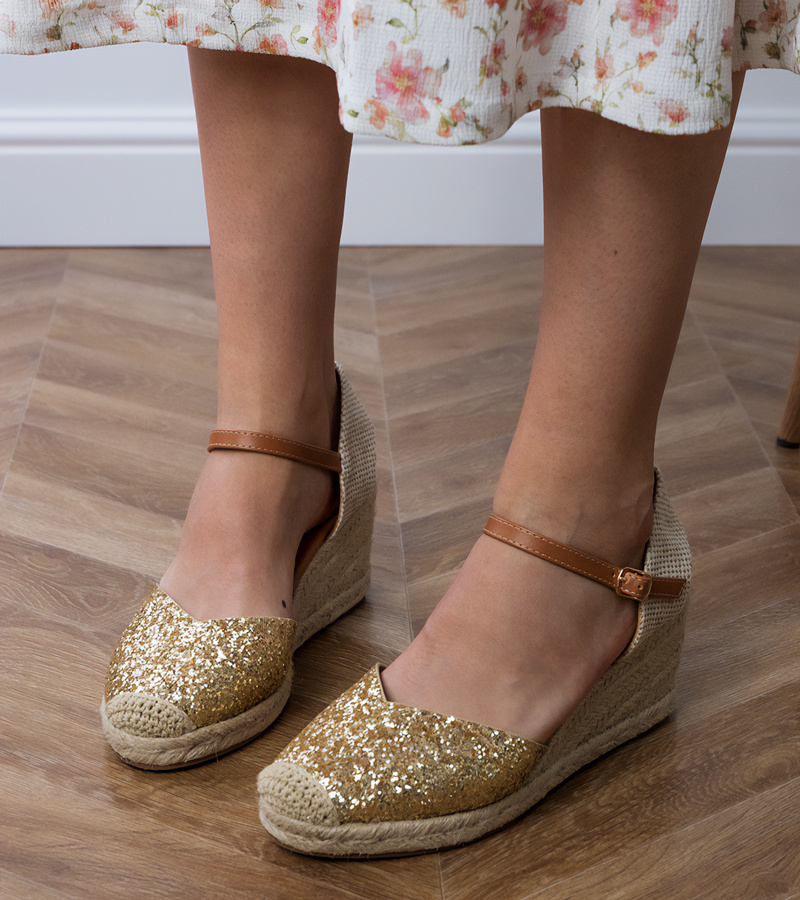 D/CEO Gold glitter wedge sandals Saluni