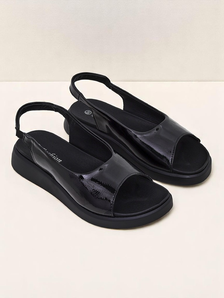 Resti Women&#039;s Luna Shines sandals on a thick sole