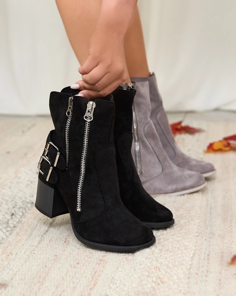 Resti Women&#039;s black boots with Feirrgo decoration