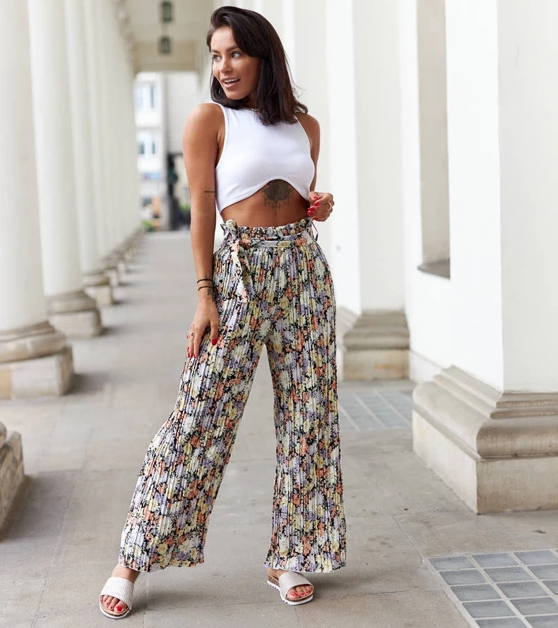 Gemre Pantaloni negri plisați cu flori Cesate