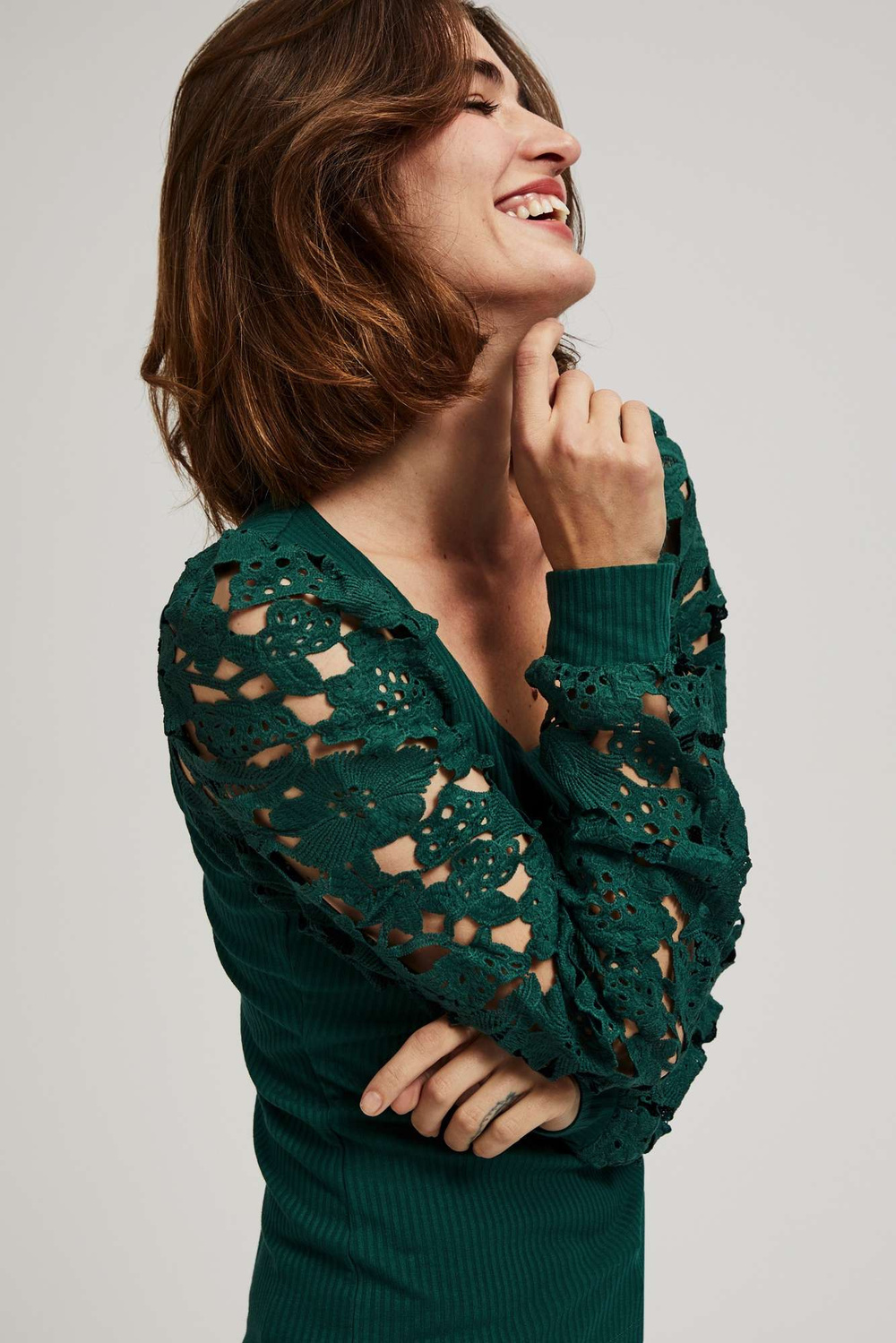 Blouse with lace sleeves