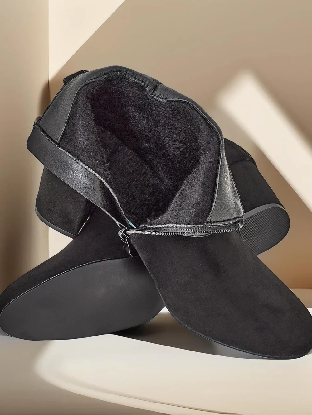 Resti Women's boots on a post Eloron