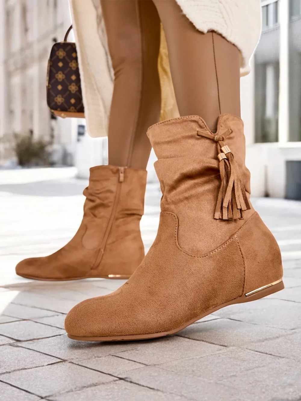 Resti Eko - suede ankle boots on a hidden wedge Lovely