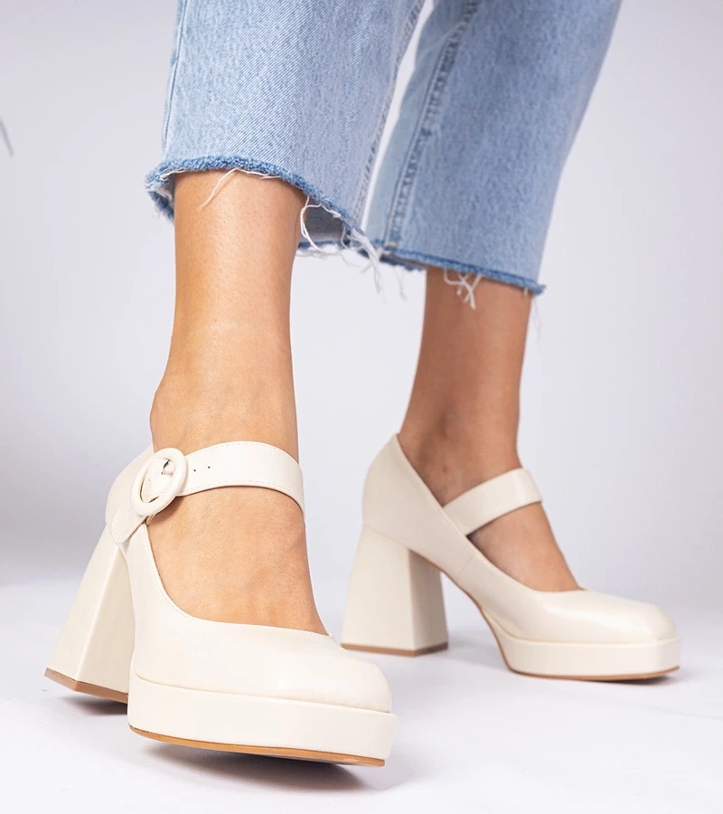 marka niezdefiniowana Beige square-toe pumps with a buckle Katherin