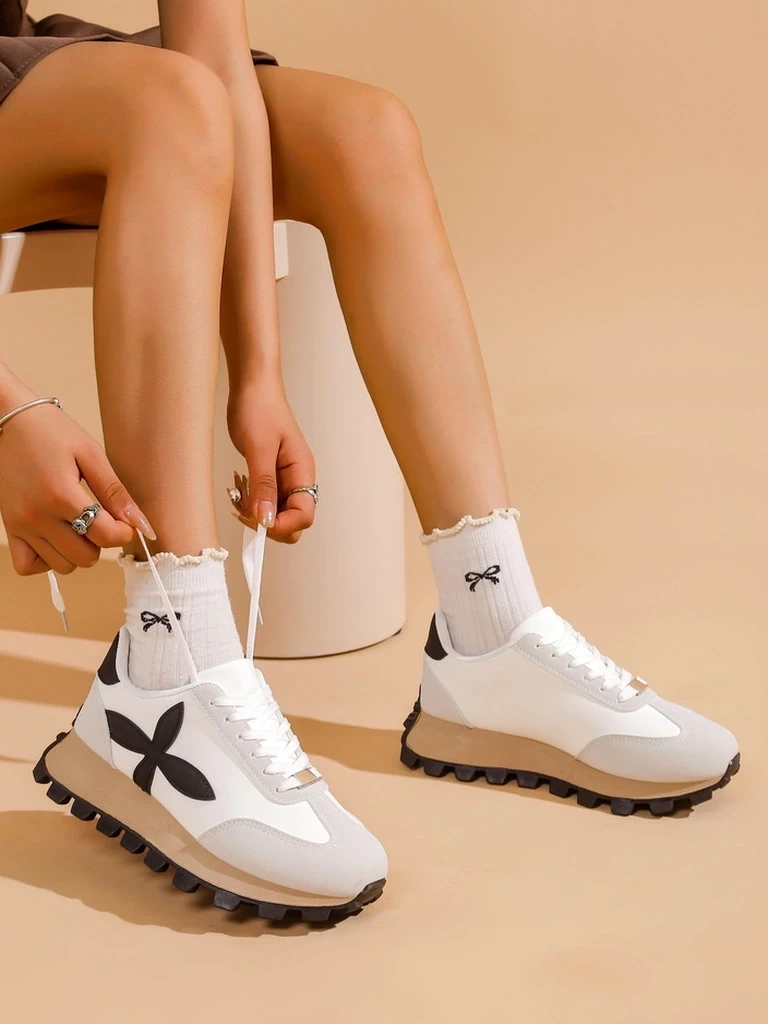 Resti Women's sporty sneakers on a thicker sole Aloqa