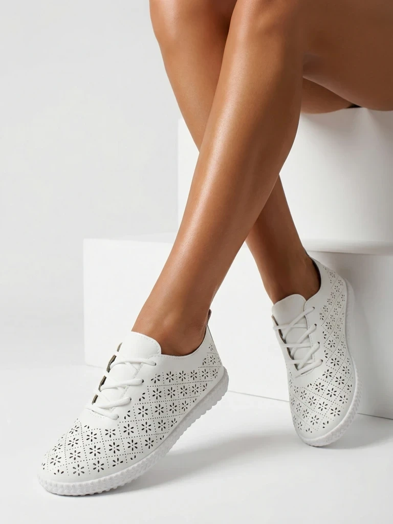 Дамски перфорирани маратонки Resti Azez