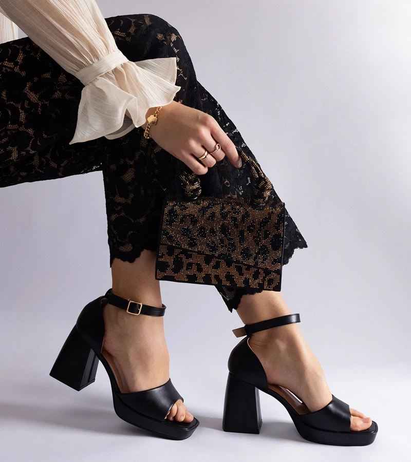 Gemre Sandale negre cu toc masiv Isolina