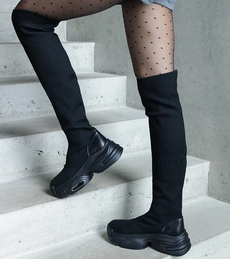 Gemre Cizme negre fără șireturi cu gambetă elastică și talpă masivă Lokira