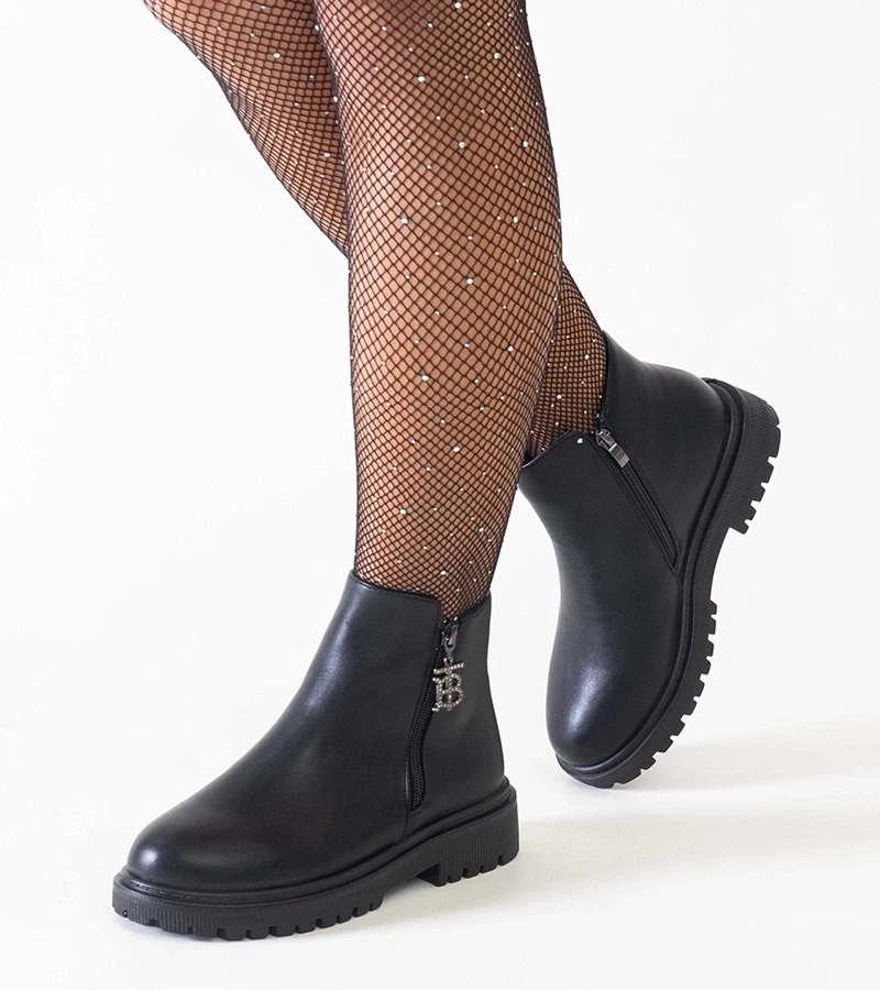 Gemre Botine negre cu un pandantiv decorativ pe platformă din eco-piele Melane.