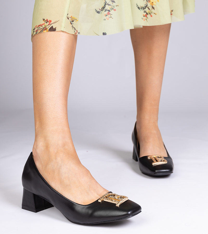 marka niezdefiniowana Black low heel pumps with gold decoration Kessadi
