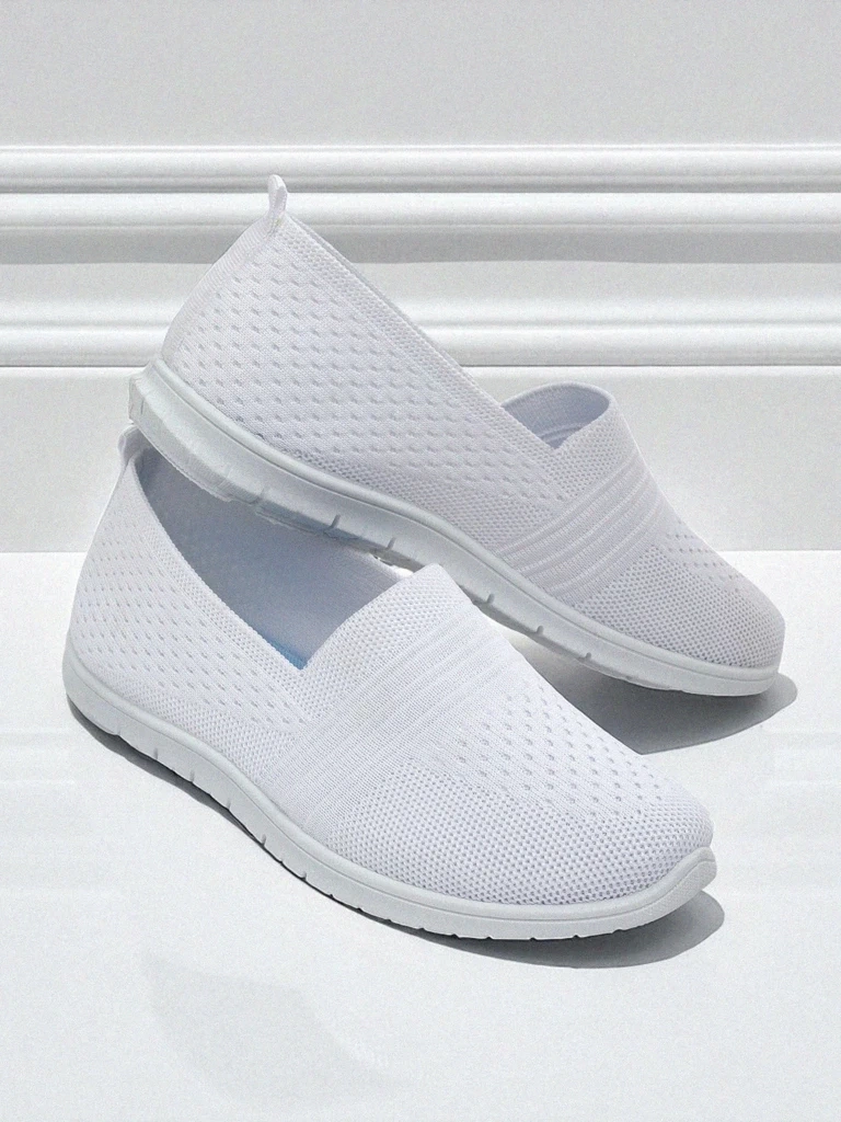 Resti White Ariadne women's ballerinas made of breathable fabric on a flat sole
