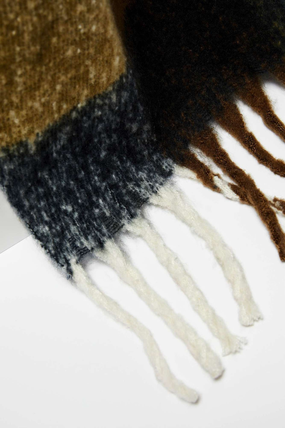 Marisse Striped scarf with fringes