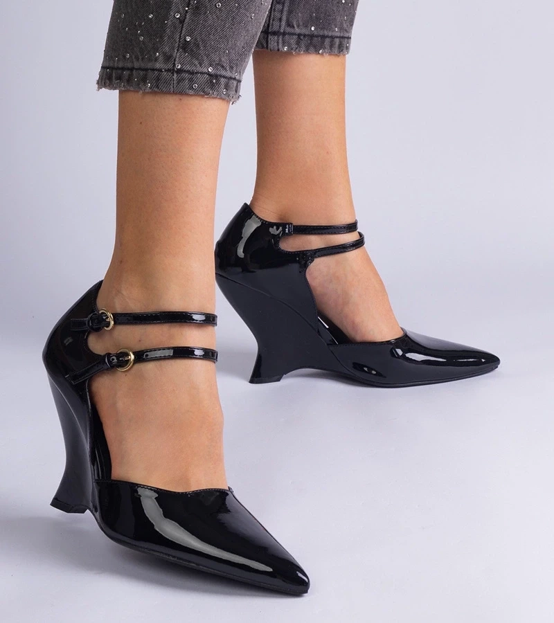 Gemre Pantofi negri lăcuiți cu platformă și catarame Vizario