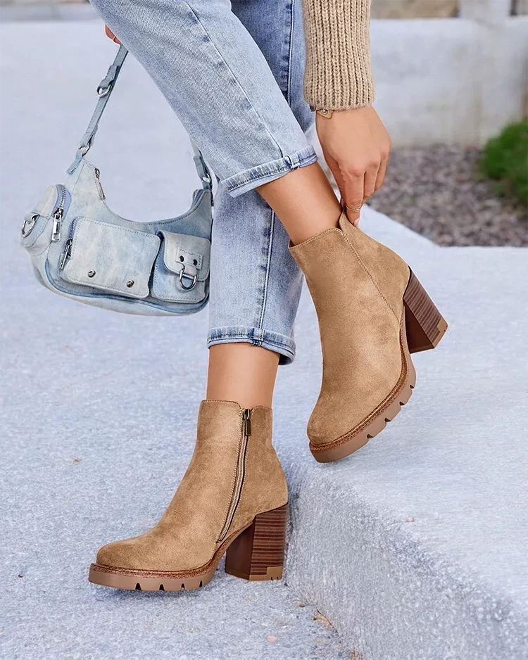 Resti Ladies ankle boots on a post Mribo