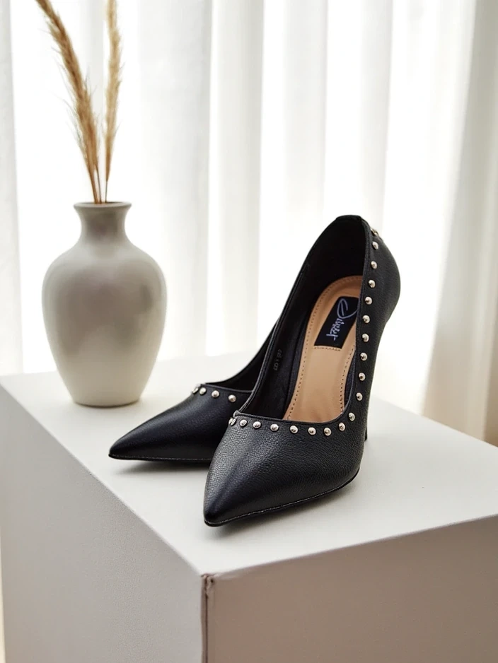 Resti Women's stilettos with studs Koscalle