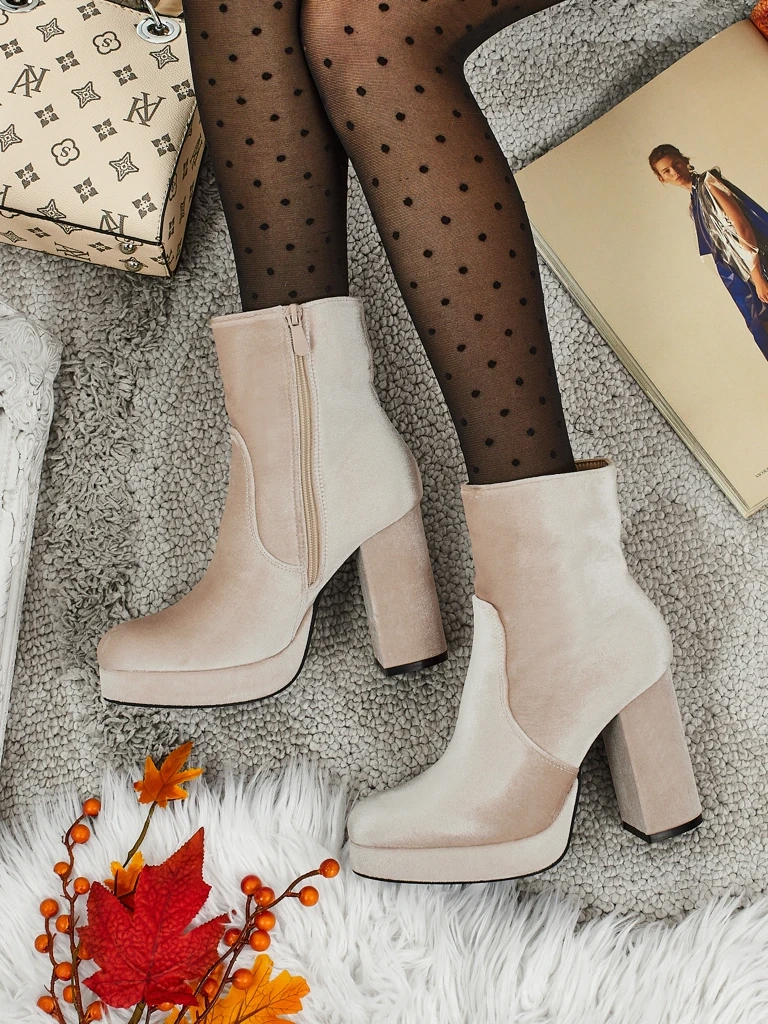 Дамски боти до глезена с ток от велур