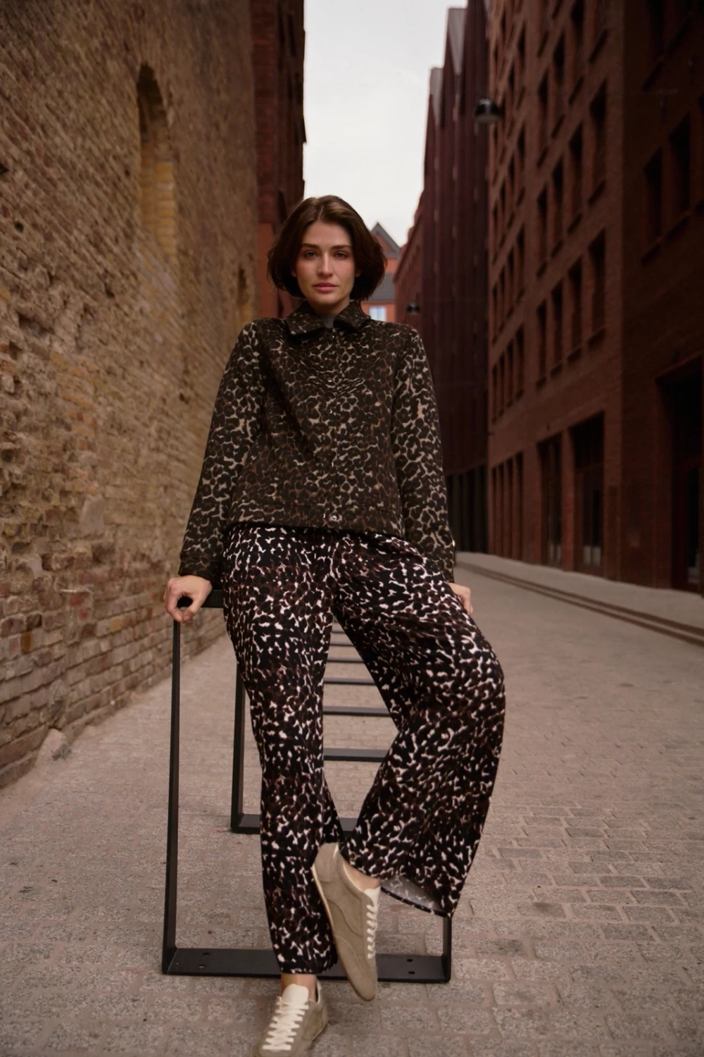 Marisse Brown Viscose Trousers With A Belt