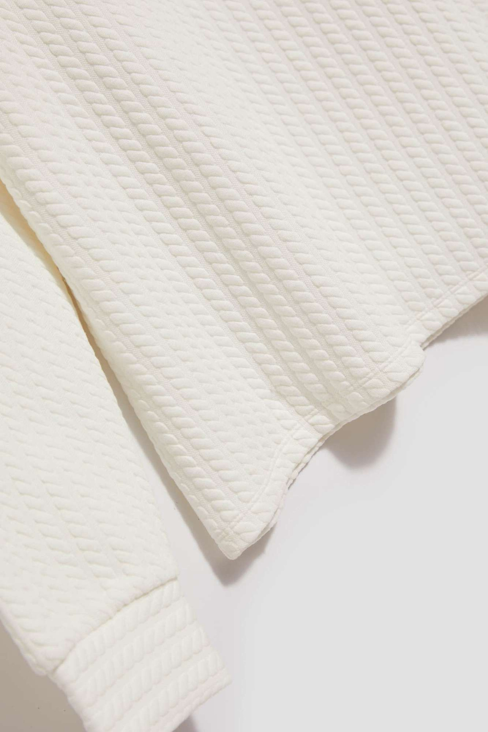 Sweatshirt with a wide turtleneck