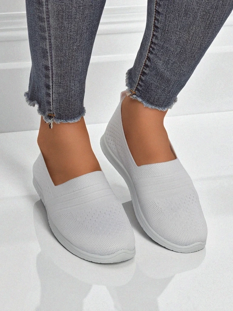 Resti White Ariadne women's ballerinas made of breathable fabric on a flat sole