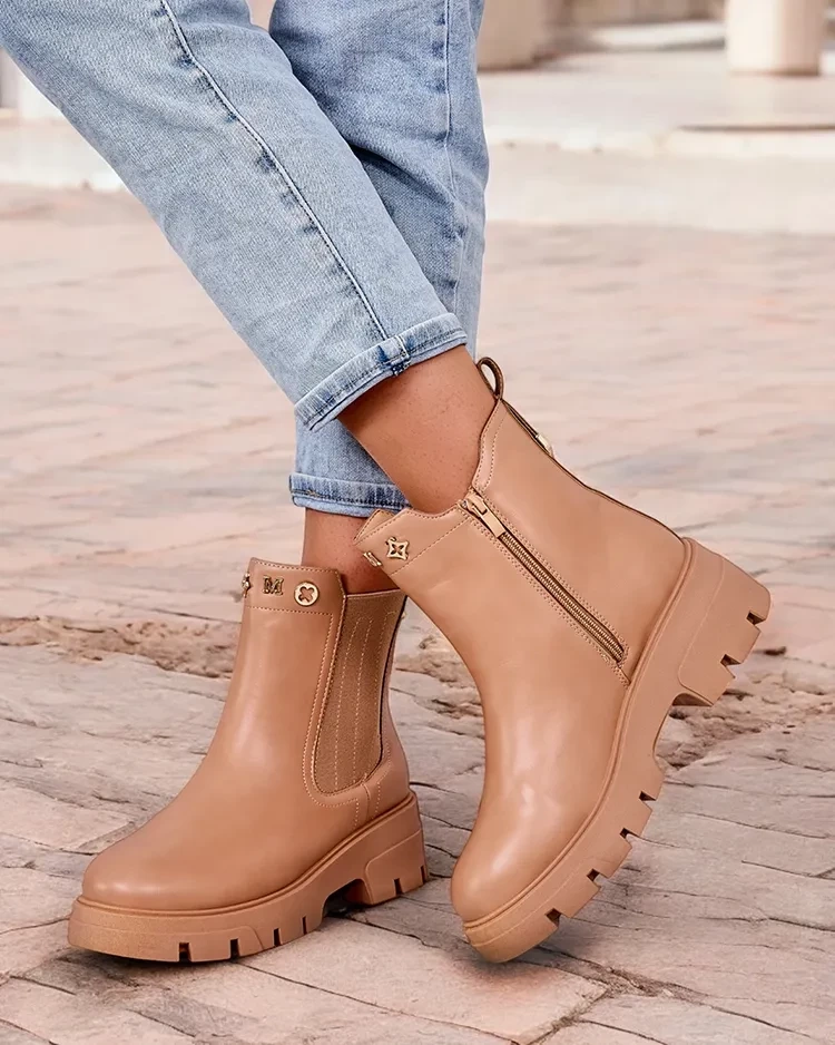 Resti Women&#039;s boots on a thicker sole Gegri