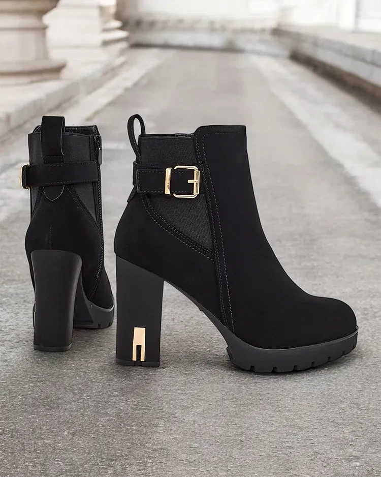 Resti Women&#039;s ankle boots on a post Axoll