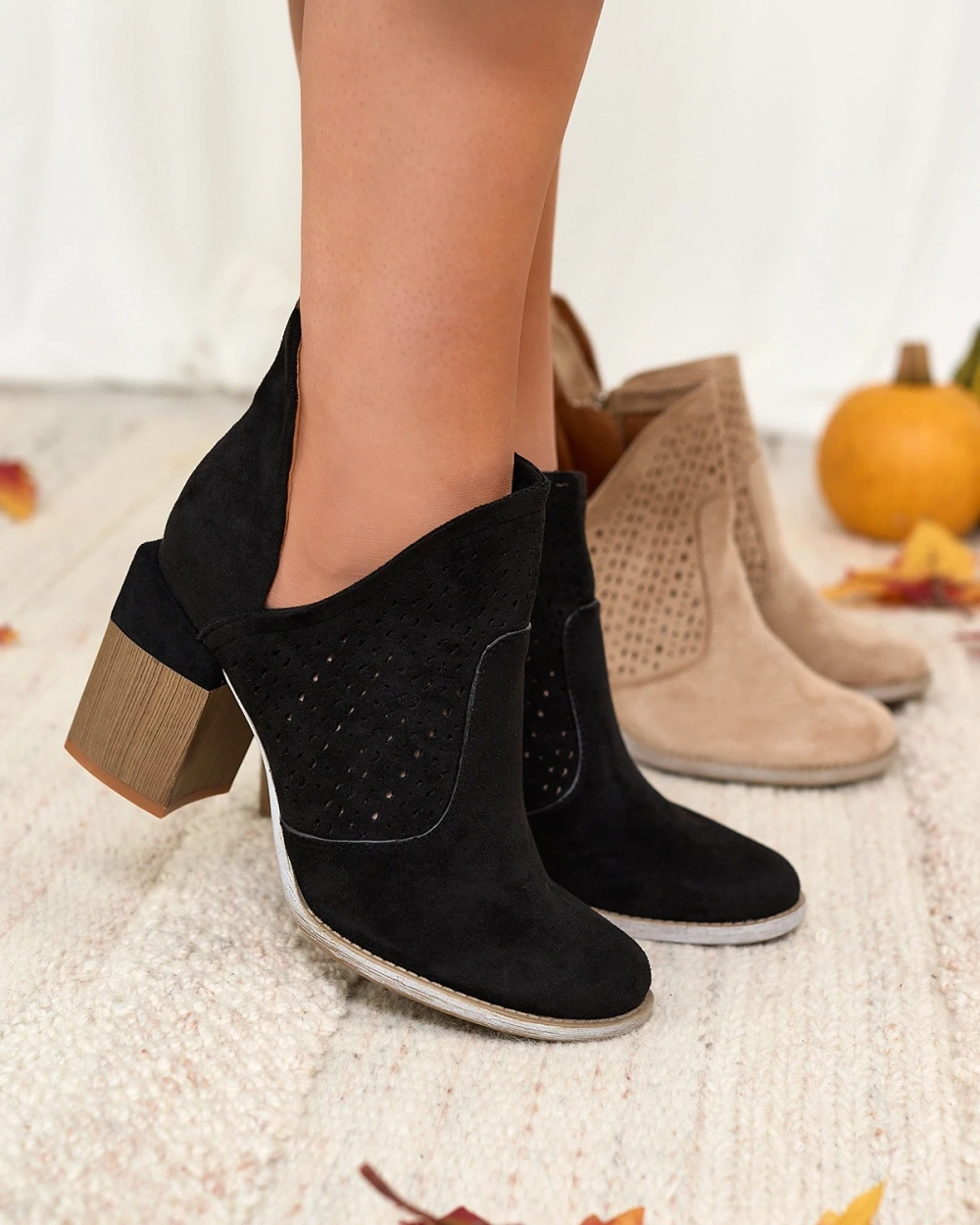 Resti Black women&#039;s boots on a post and with a cutout Neafla