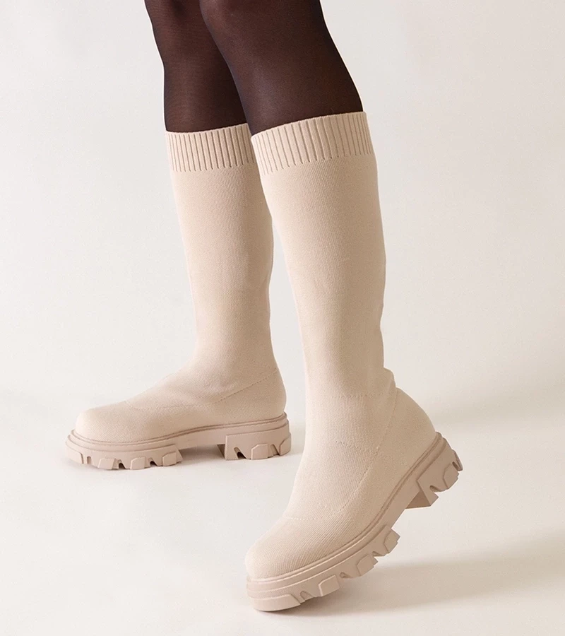 Gemre Bej obicei de material pe platformă Nazira.