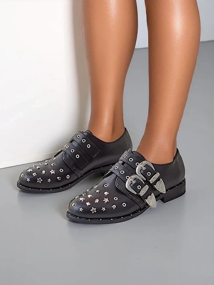 Resti Women's low shoes with studs and buckles Goffel